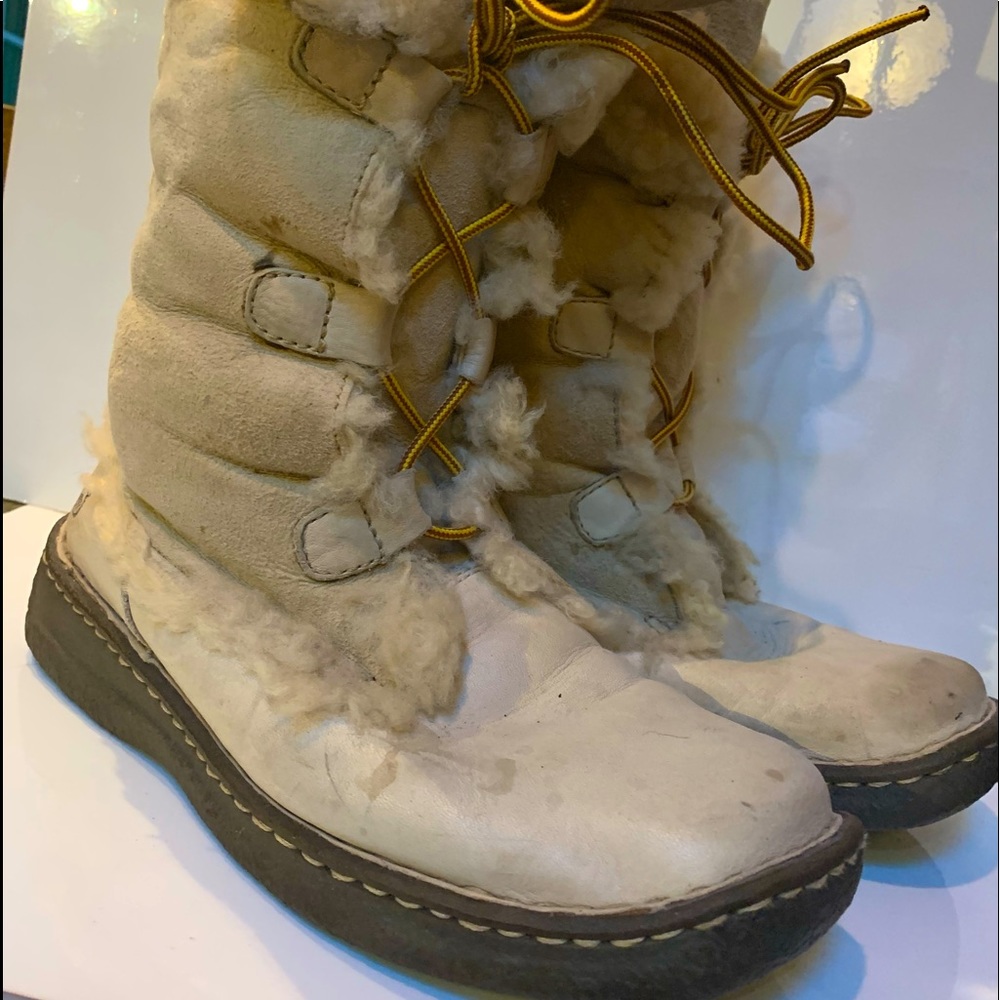 Born Shearing Boots size 9